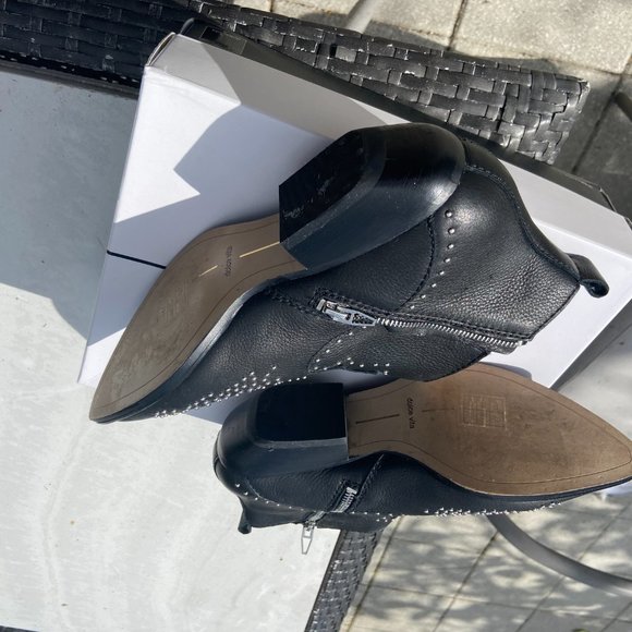 DOLCE VITA UMA BLACK ANKLE BOOT - Picture 2 of 3